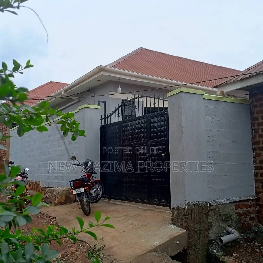 6bdrm House in Bulenga Town, Division A for sale