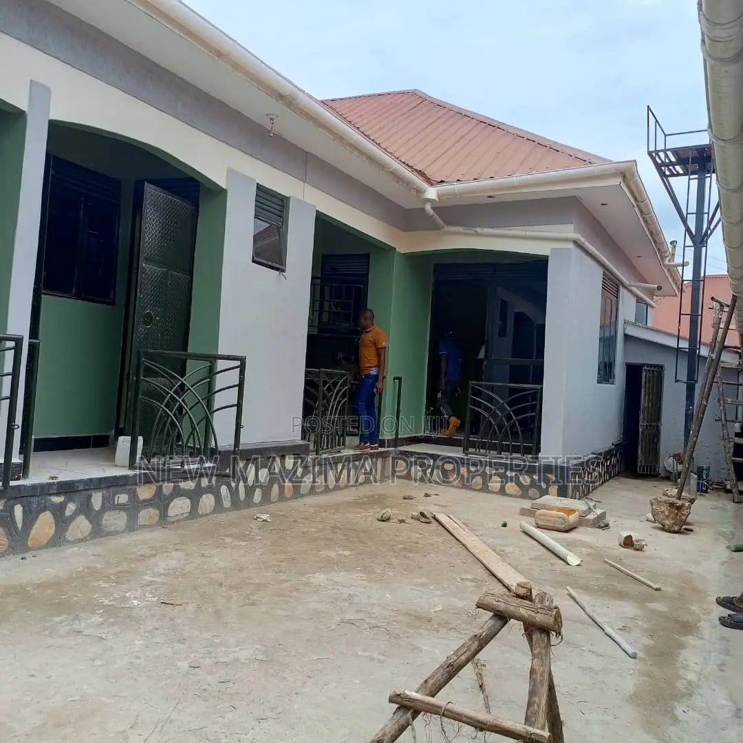 6bdrm House in Bulenga Town, Division A for sale