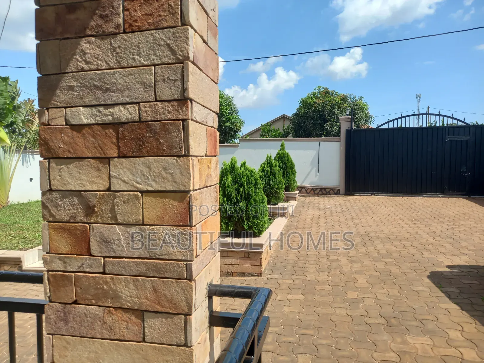 Furnished 4bdrm House in Kira for sale