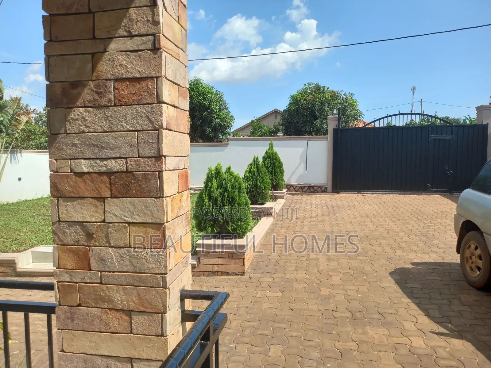 Furnished 4bdrm House in Kira for sale