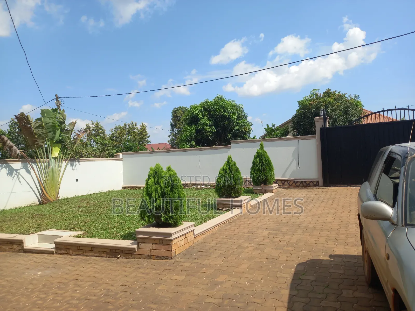 Furnished 4bdrm House in Kira for sale