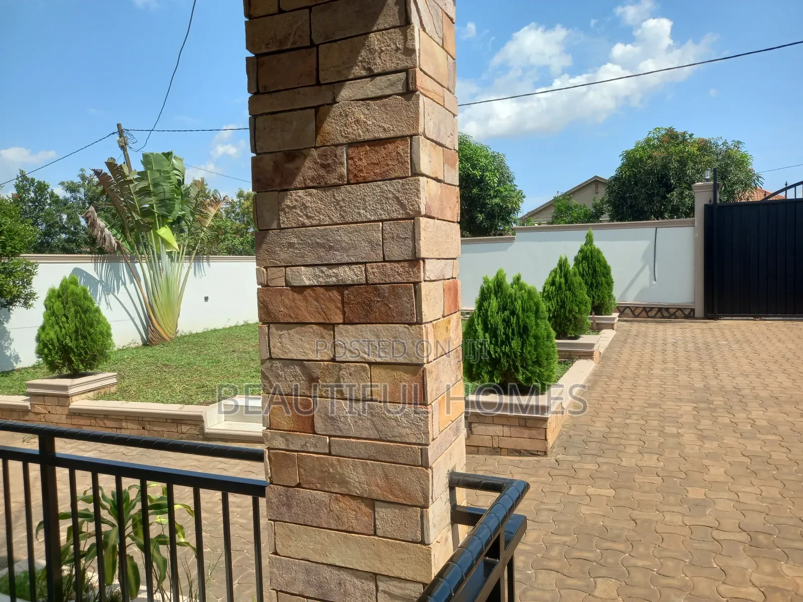 Furnished 4bdrm Bungalow in Kira for sale