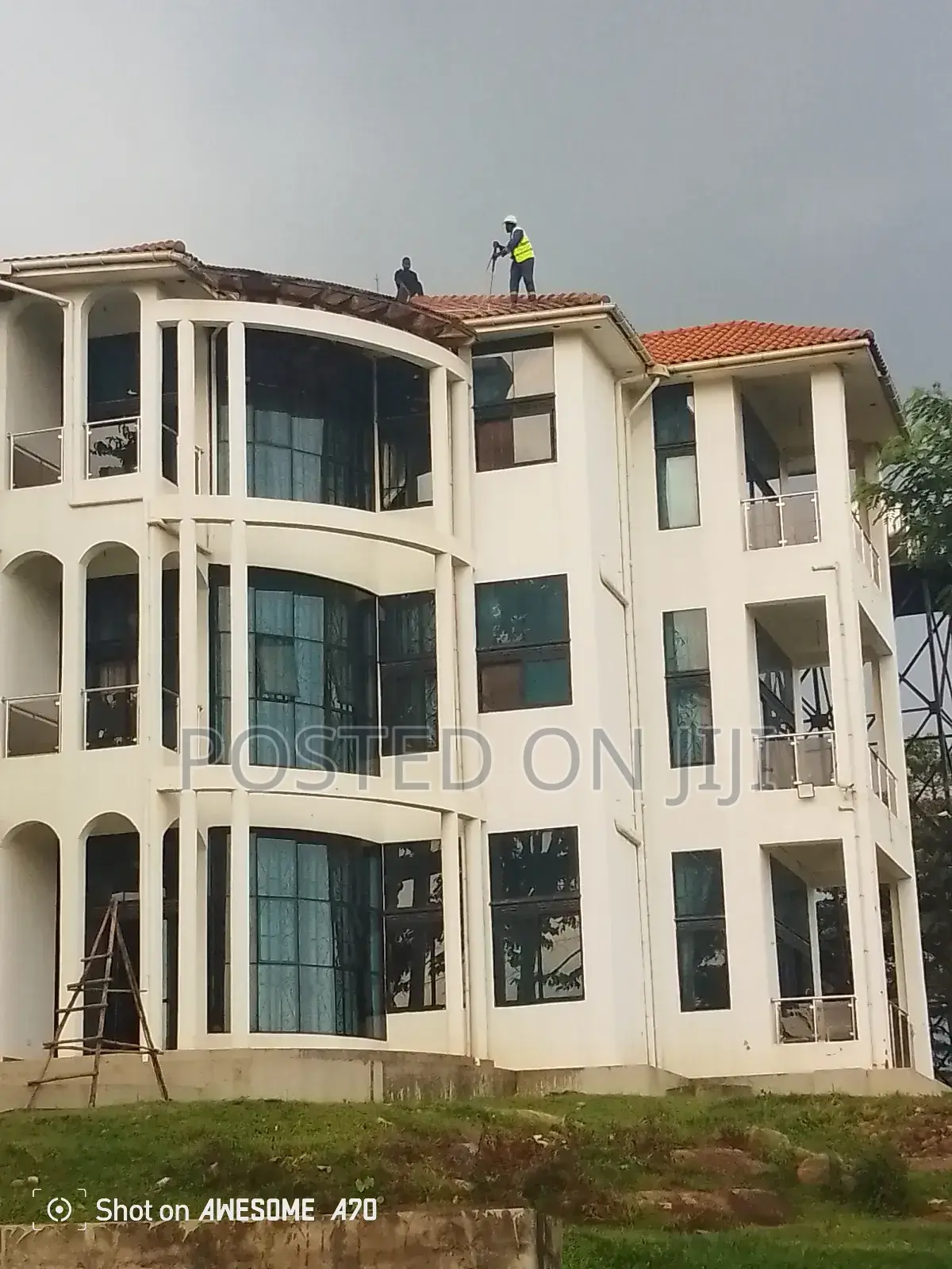Roof Cleaning Services