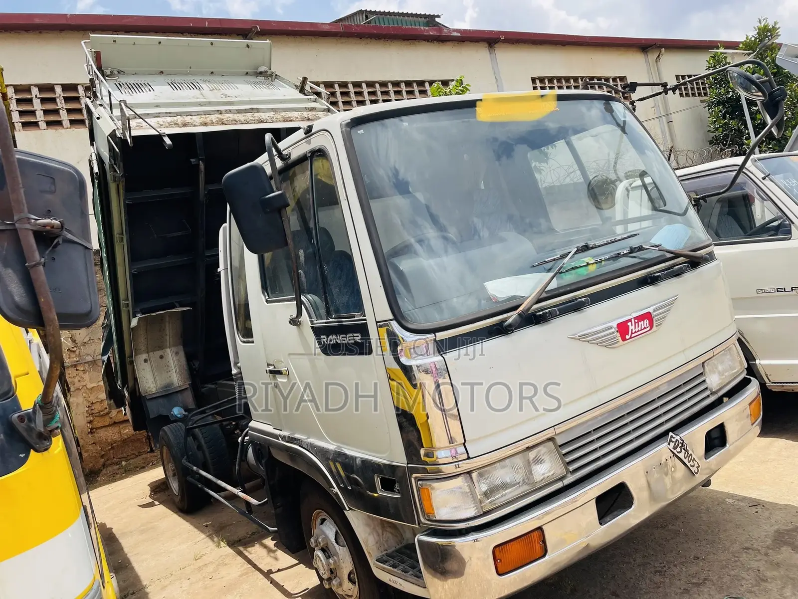 Hino Dumper