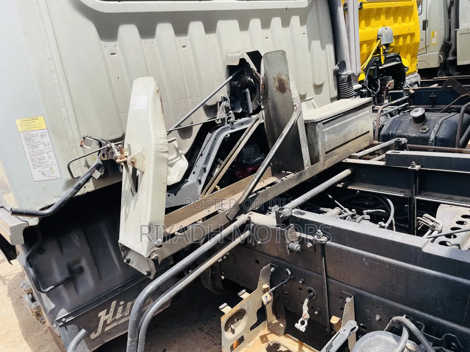 Hino Dumper