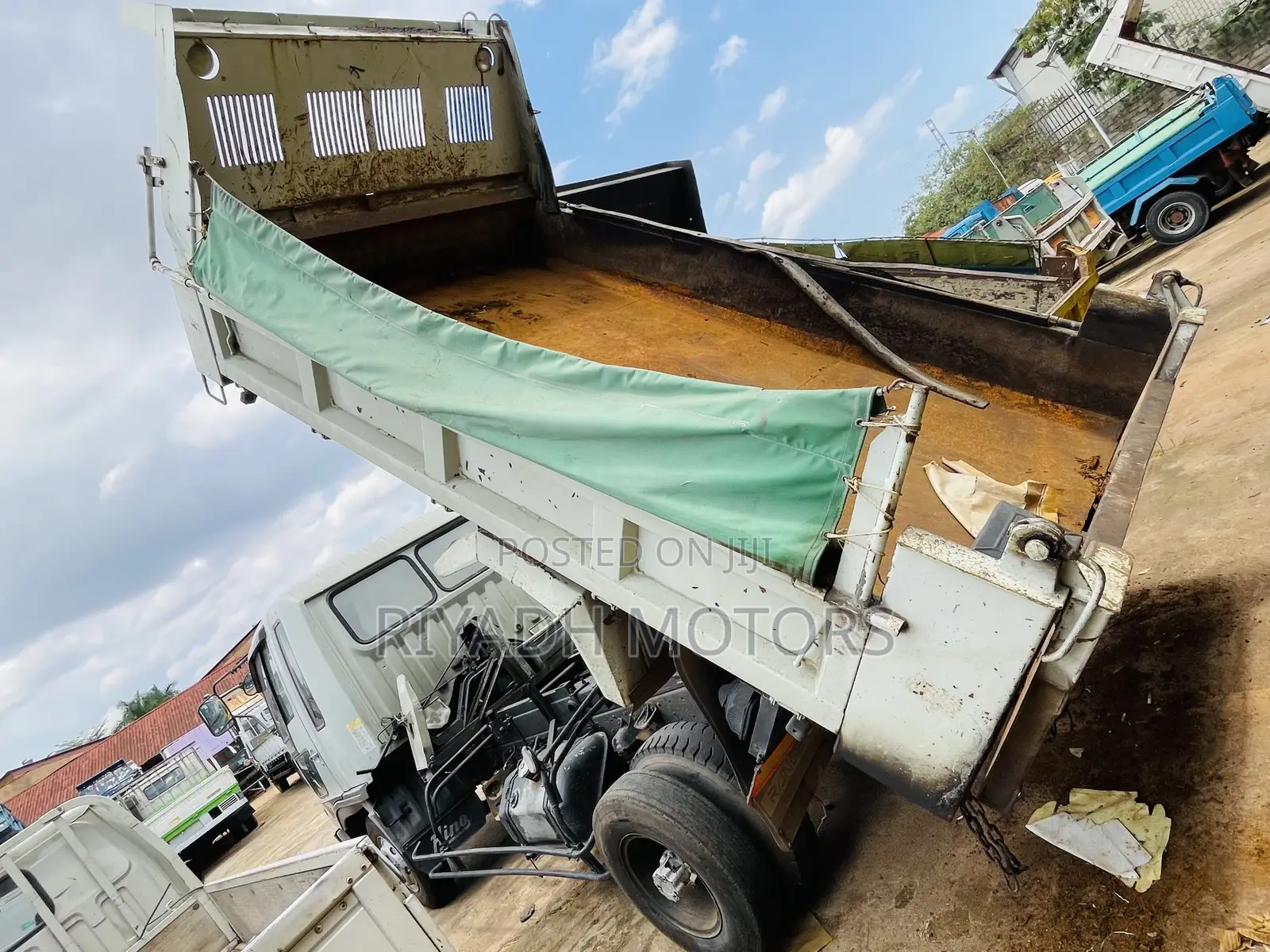Hino Dumper