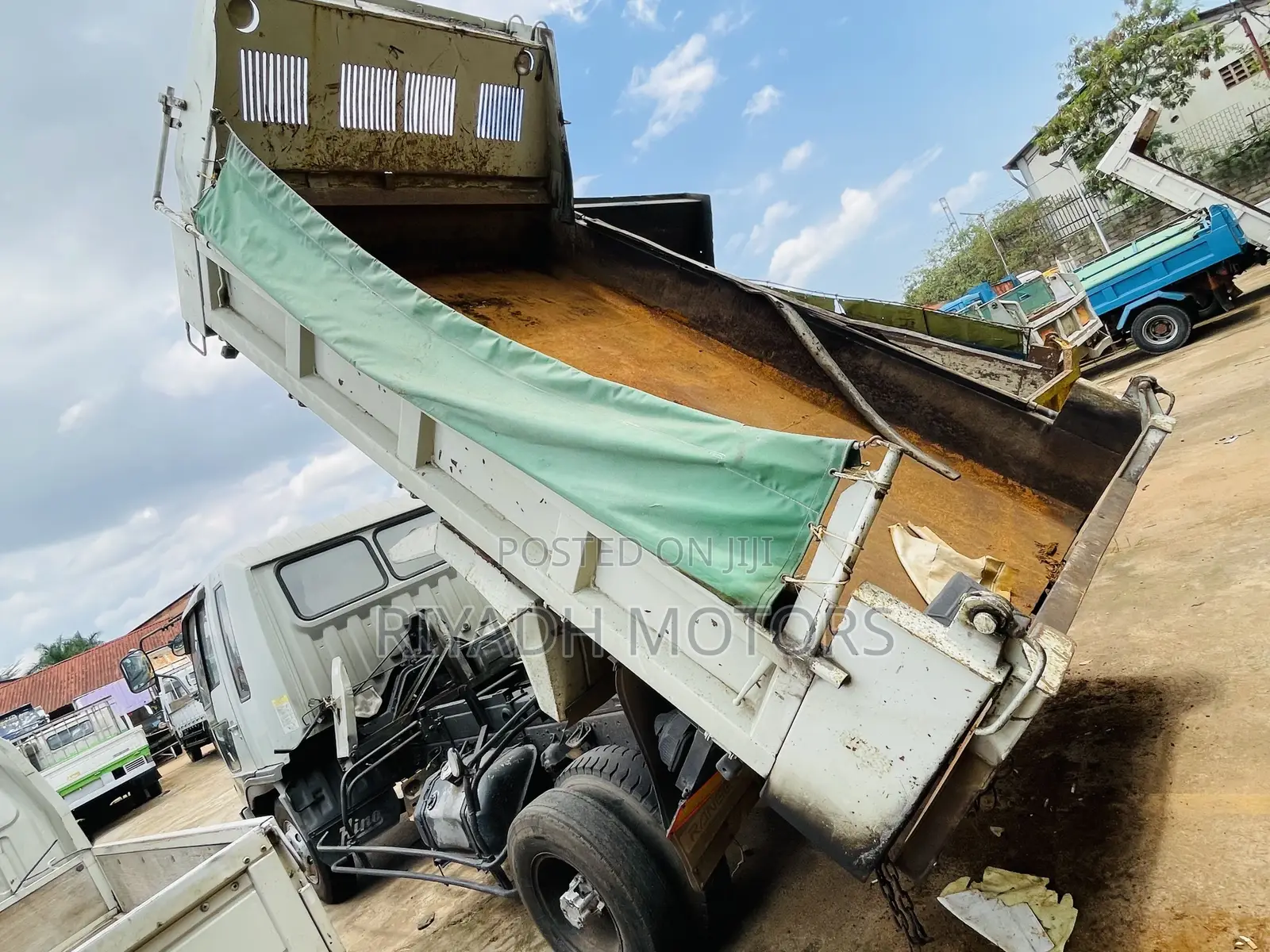 Hino Dumper