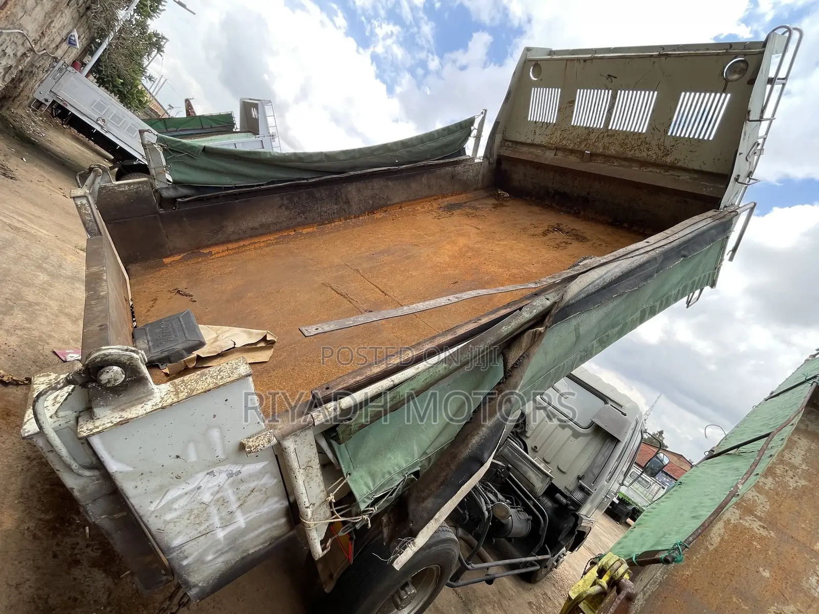 Hino Dumper