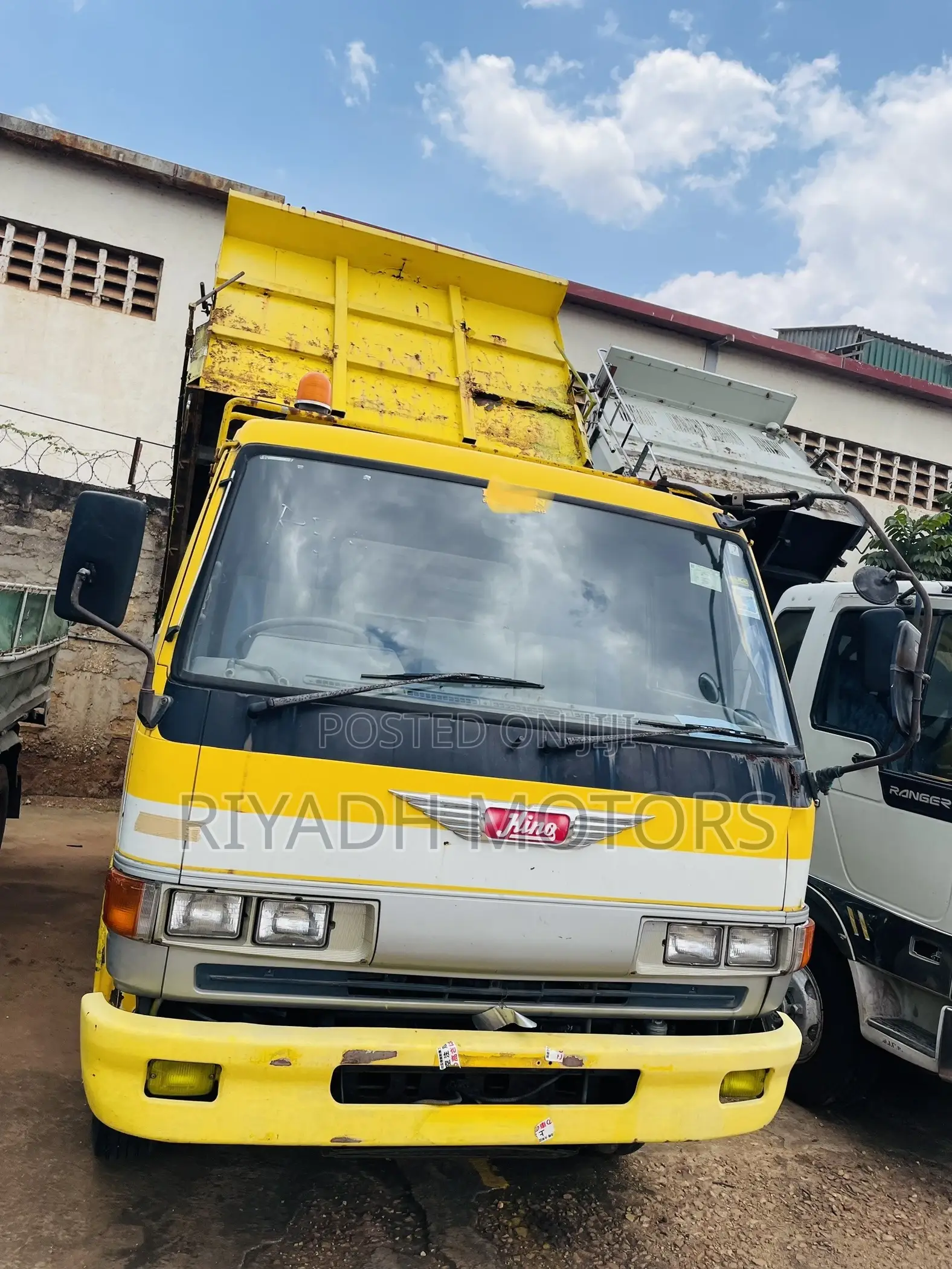 Hino Dumper Ranger