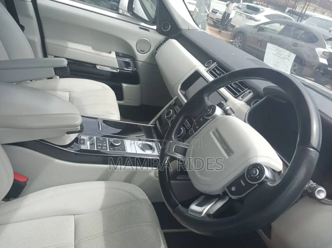 Land Rover Range Rover 2022 White