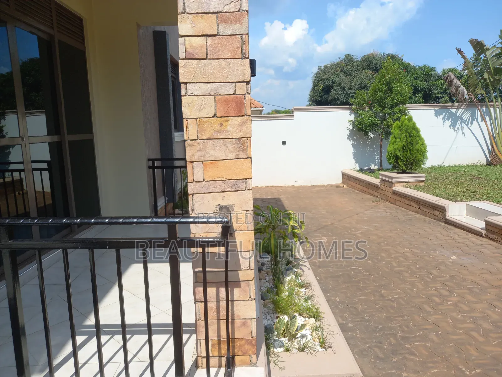Furnished 4bdrm House in Kira for sale