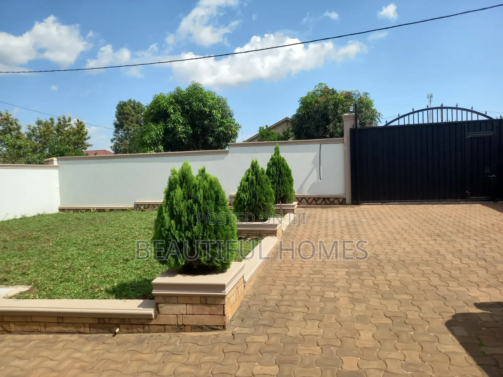 Furnished 4bdrm Bungalow in Kira for sale