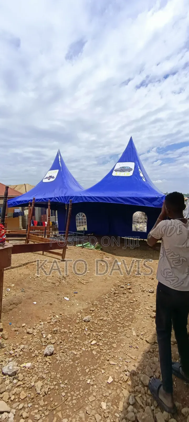 100 Seater Tent Blue