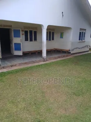 7bdrm House in Near Customs Corner, Gulu for sale