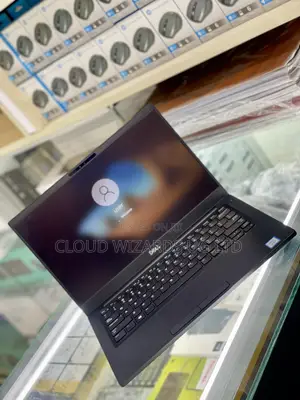 Laptop Dell Latitude 7390 8GB Intel Core I5 SSHD (Hybrid) 256GB