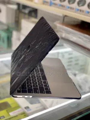Laptop Apple MacBook Pro 2019 8GB Intel Core I7 SSHD (Hybrid) 512GB