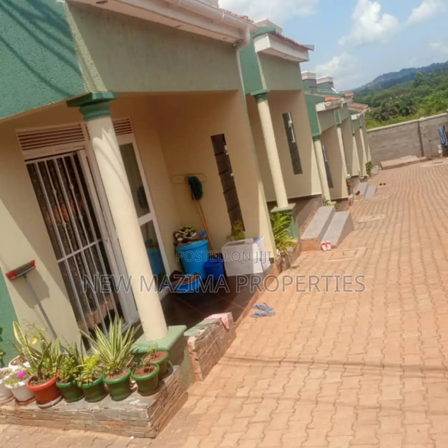 6bdrm House in Seguku Heights, Division A for sale