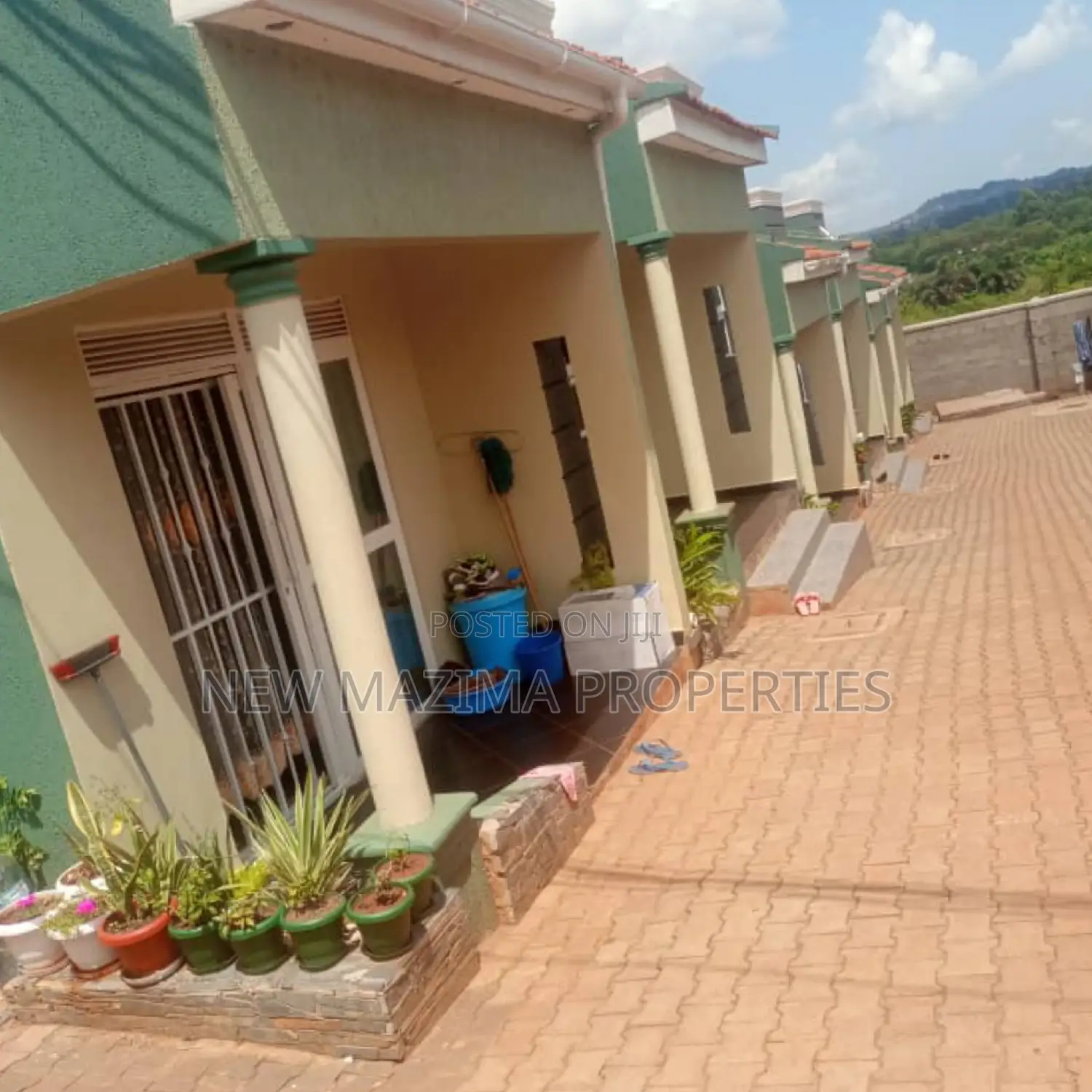 6bdrm House in Seguku Heights, Division A for sale