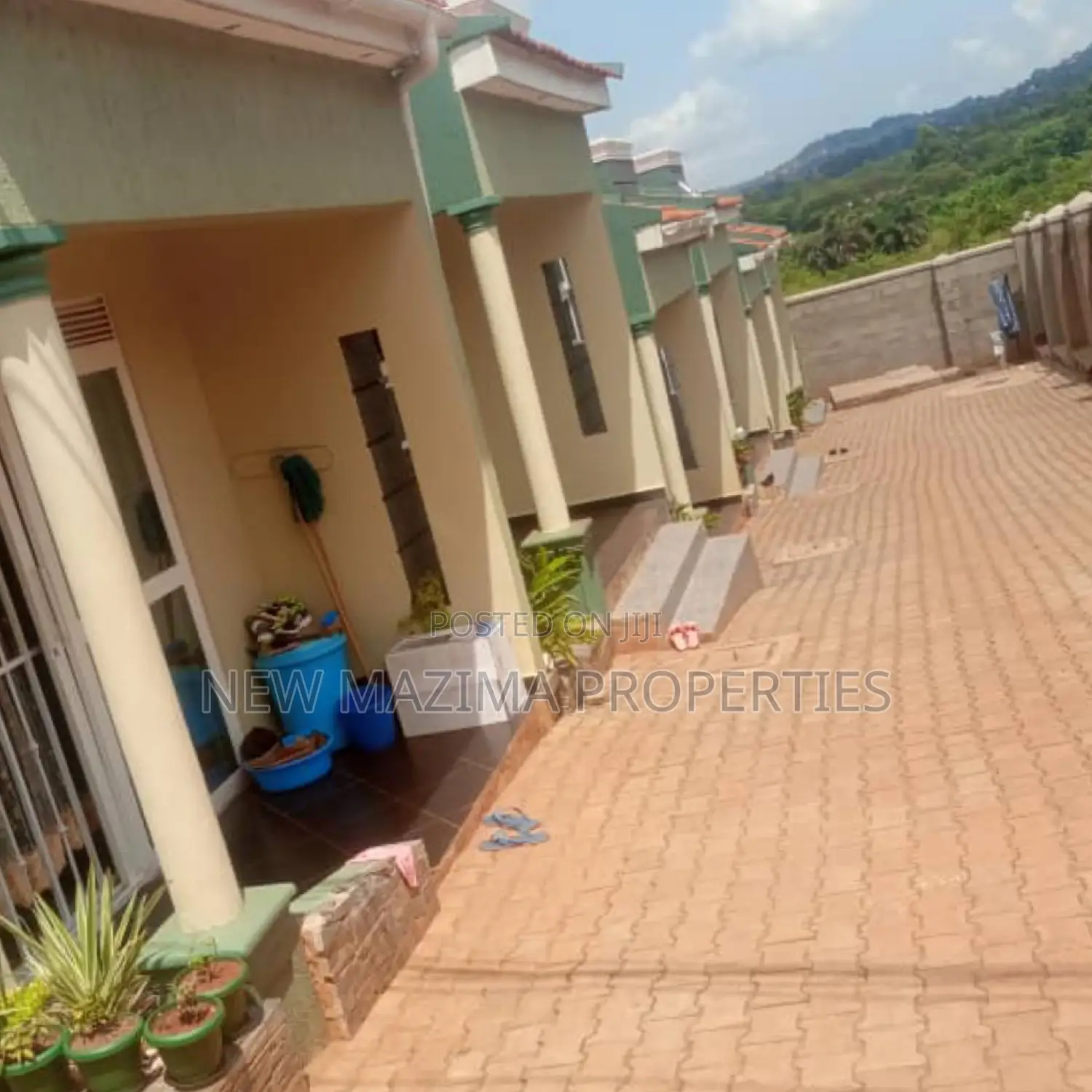 6bdrm House in Seguku Heights, Division A for sale