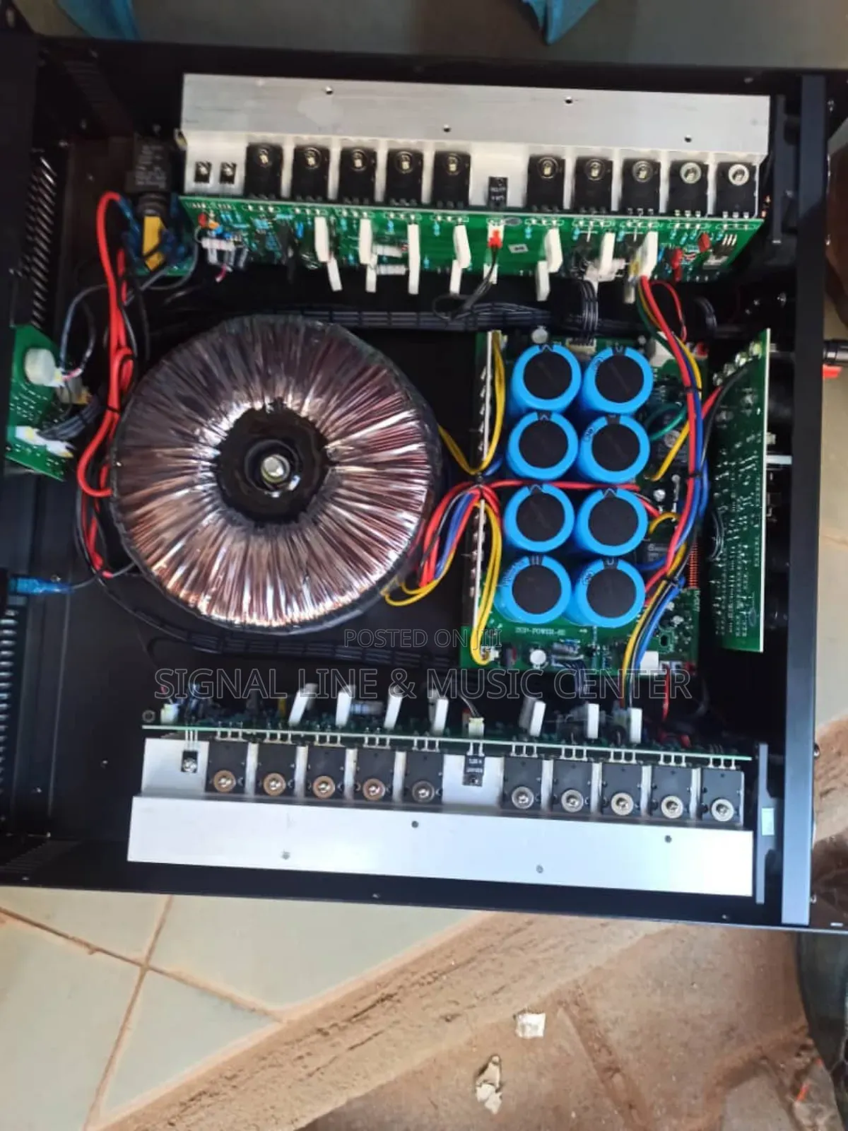 Martin Audio 3400 Amplifier Silliver