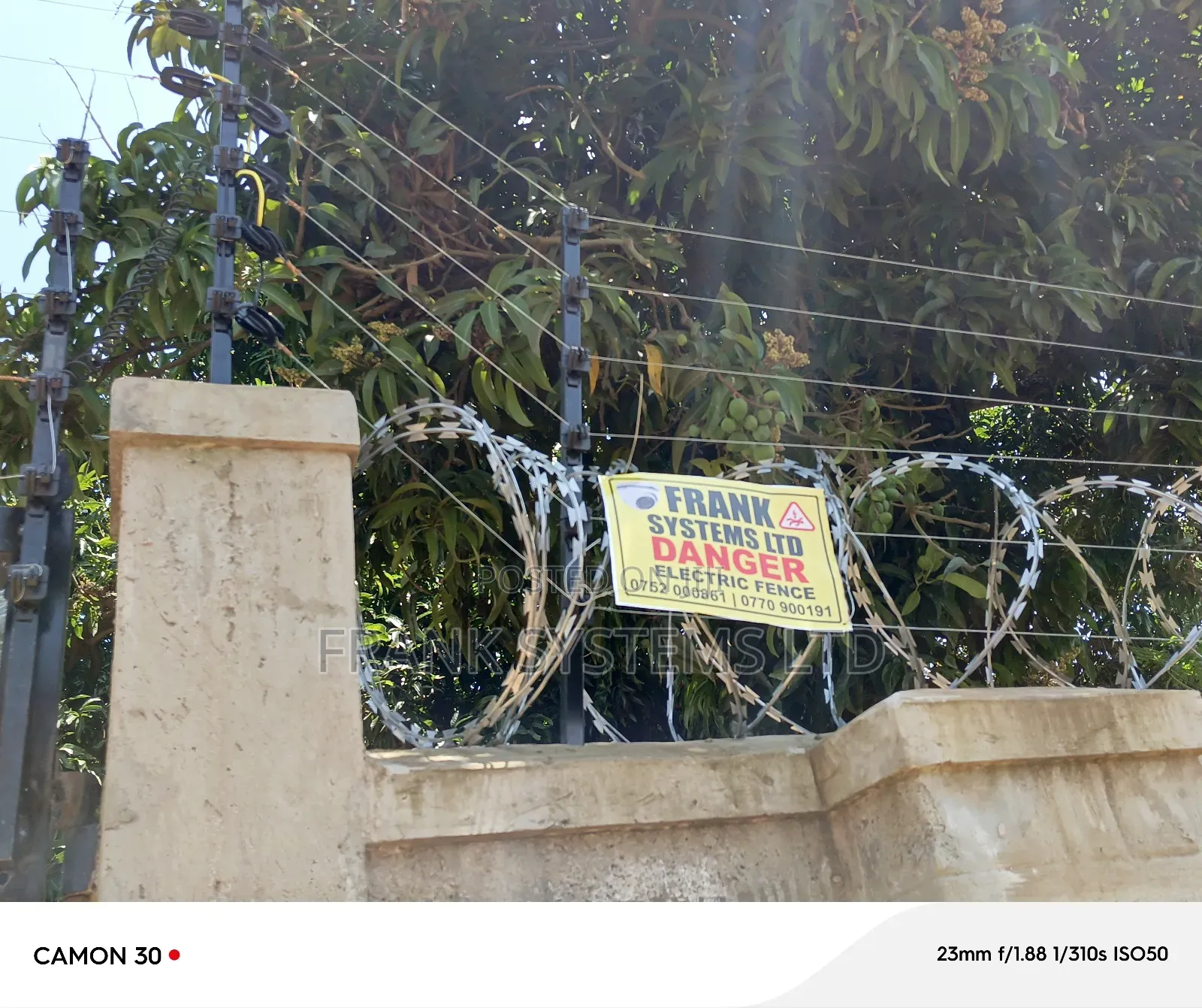 Electric Fence System With Sekanolya