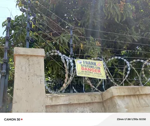 Electric Fence System With Sekanolya