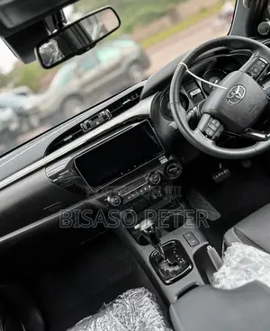 Toyota Hilux 2024 Gray