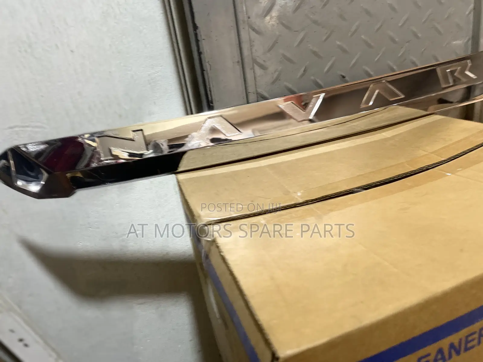Nissan Navara 2020 Chrome Bonnet
