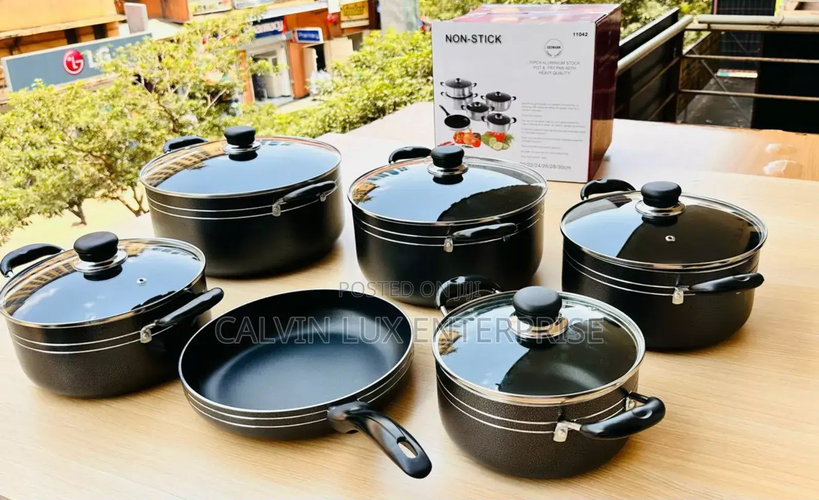 Black Saucepan Dishes Tornado