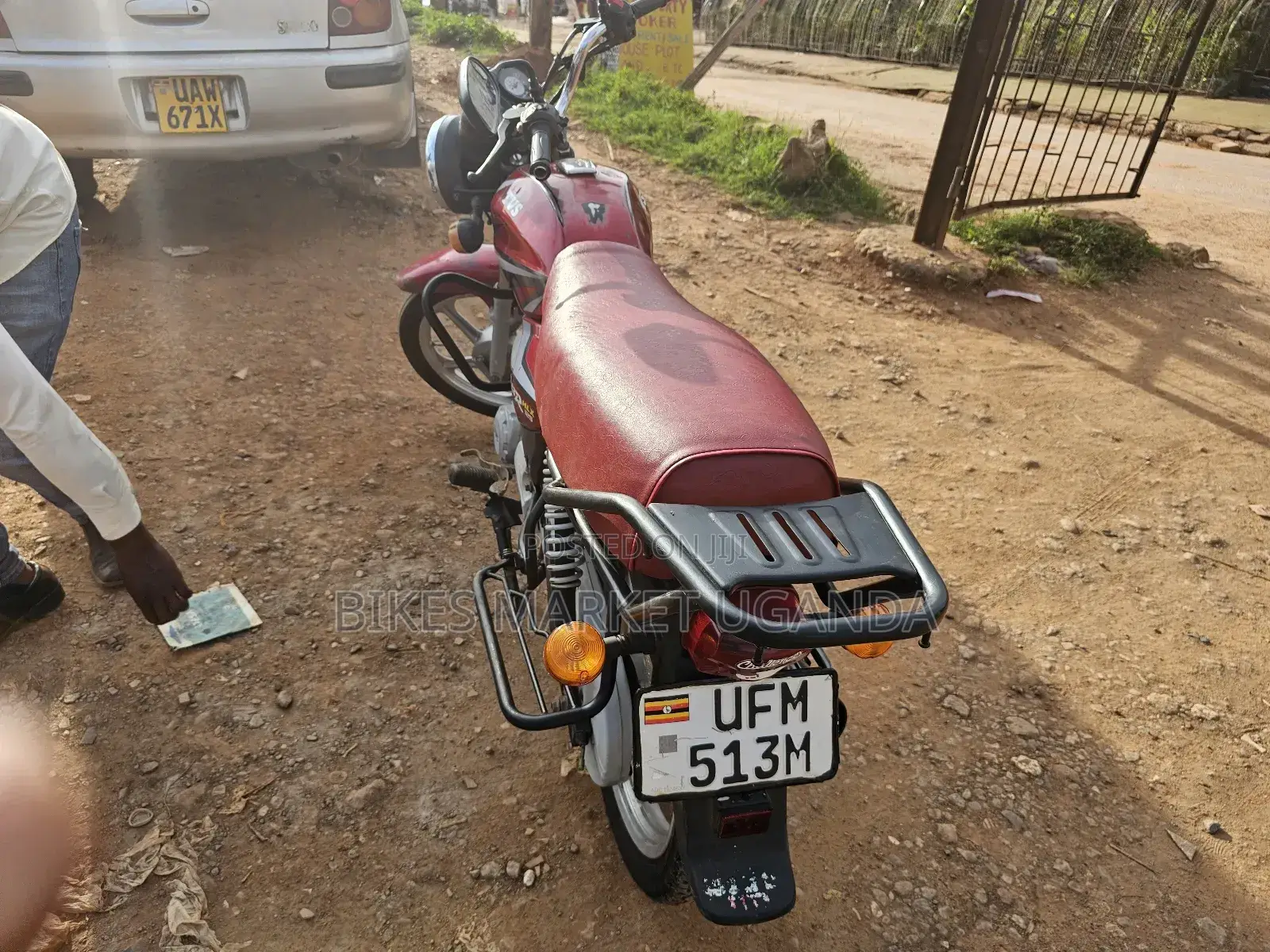TVS HLX 125 2022 Red
