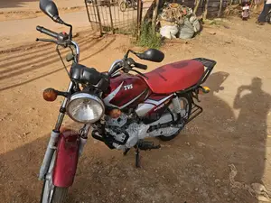 TVS HLX 125 2022 Red