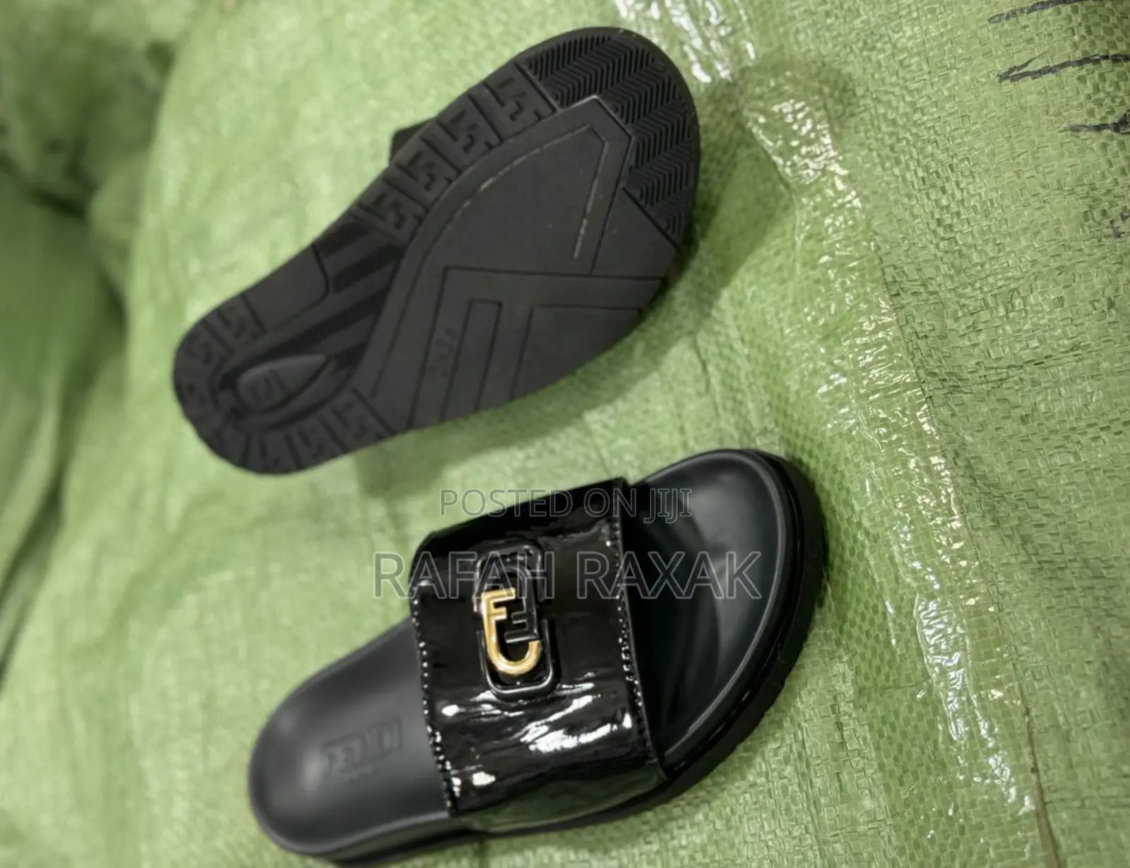 Original Classic Men’S Fendi Shinny Push in Leather Sandals