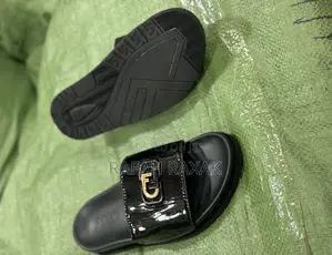 Original Classic Men’S Fendi Shinny Push in Leather Sandals