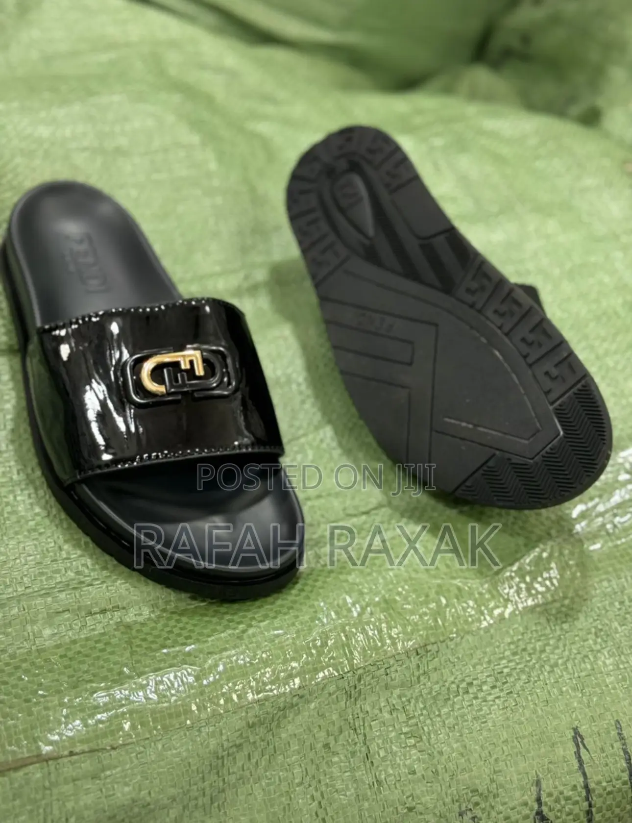 Original Classic Men’S Fendi Shinny Push in Leather Sandals