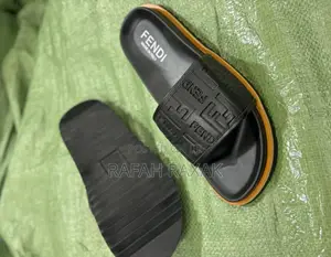 Original Classic Men’S Fendi Push in Leather Sandals