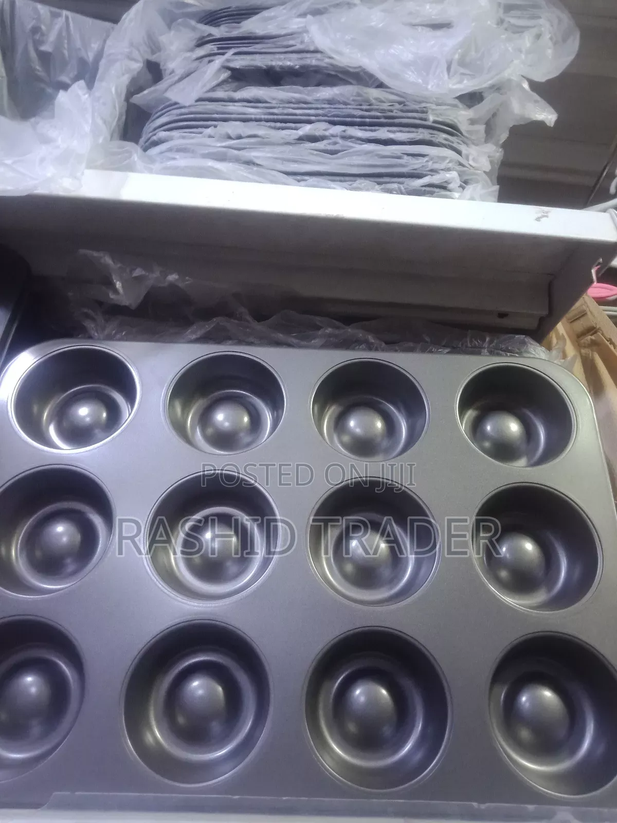 Muffin Baking Pan With 12 Cups