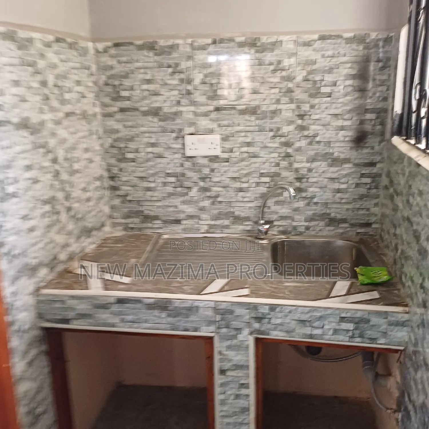 16bdrm Block of Flats in Rubaga Wakaliga, Division A for sale