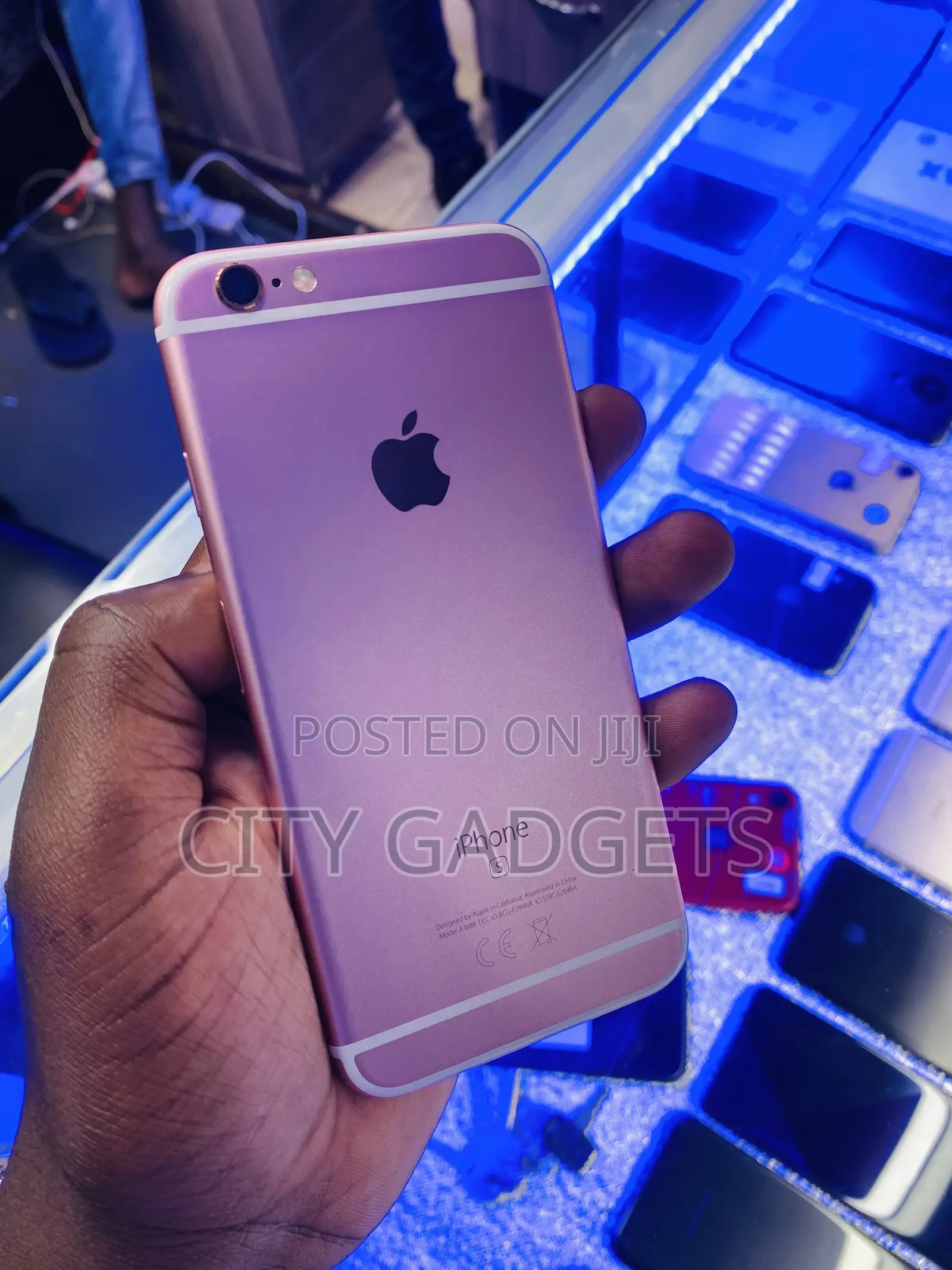 New Apple iPhone 6s 128 GB Gold