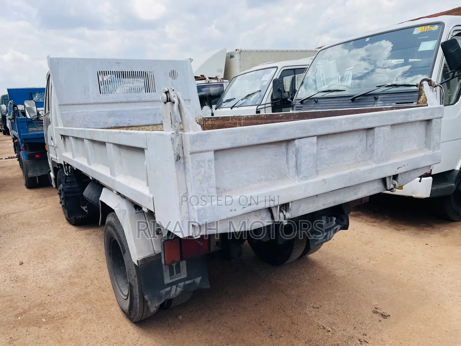 Isuzu Dumper
