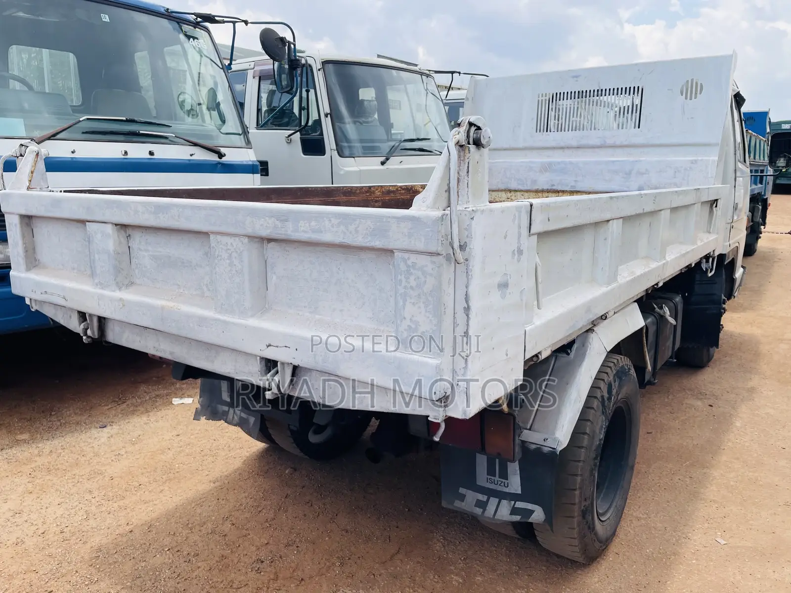 Isuzu Dumper