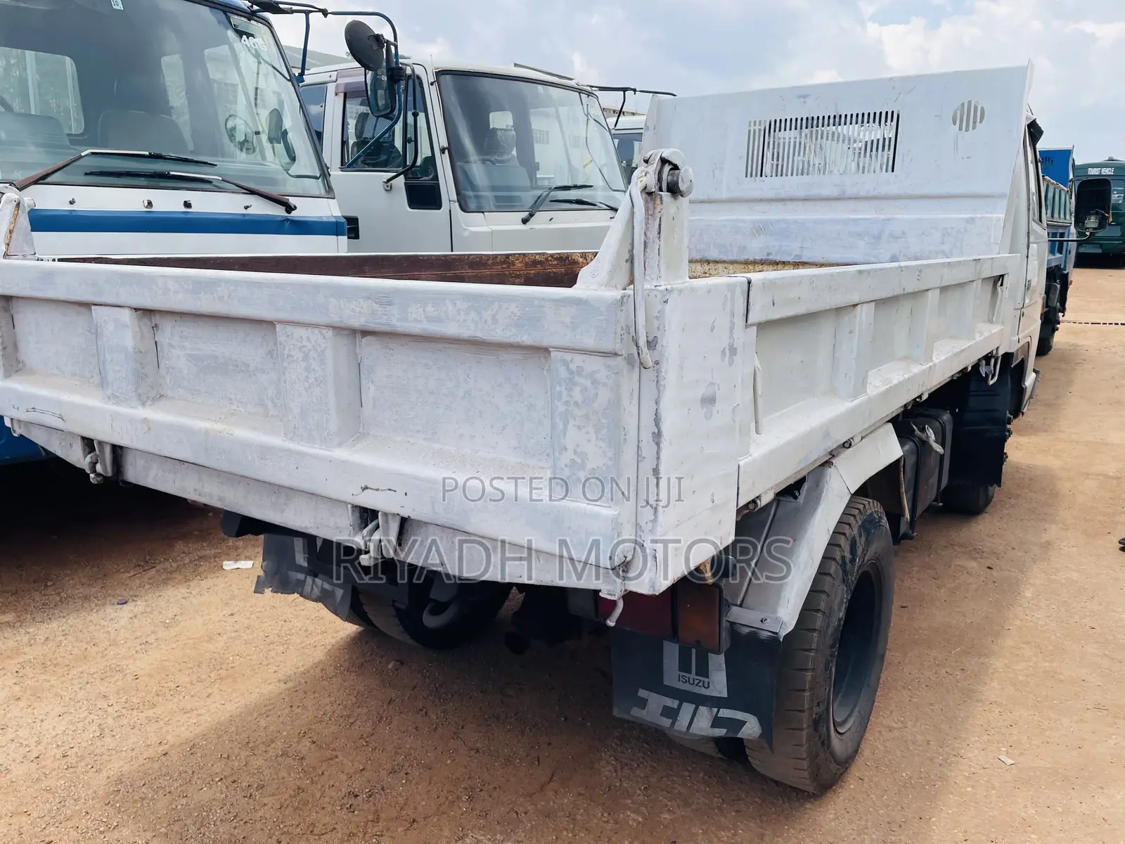 Isuzu Dumper