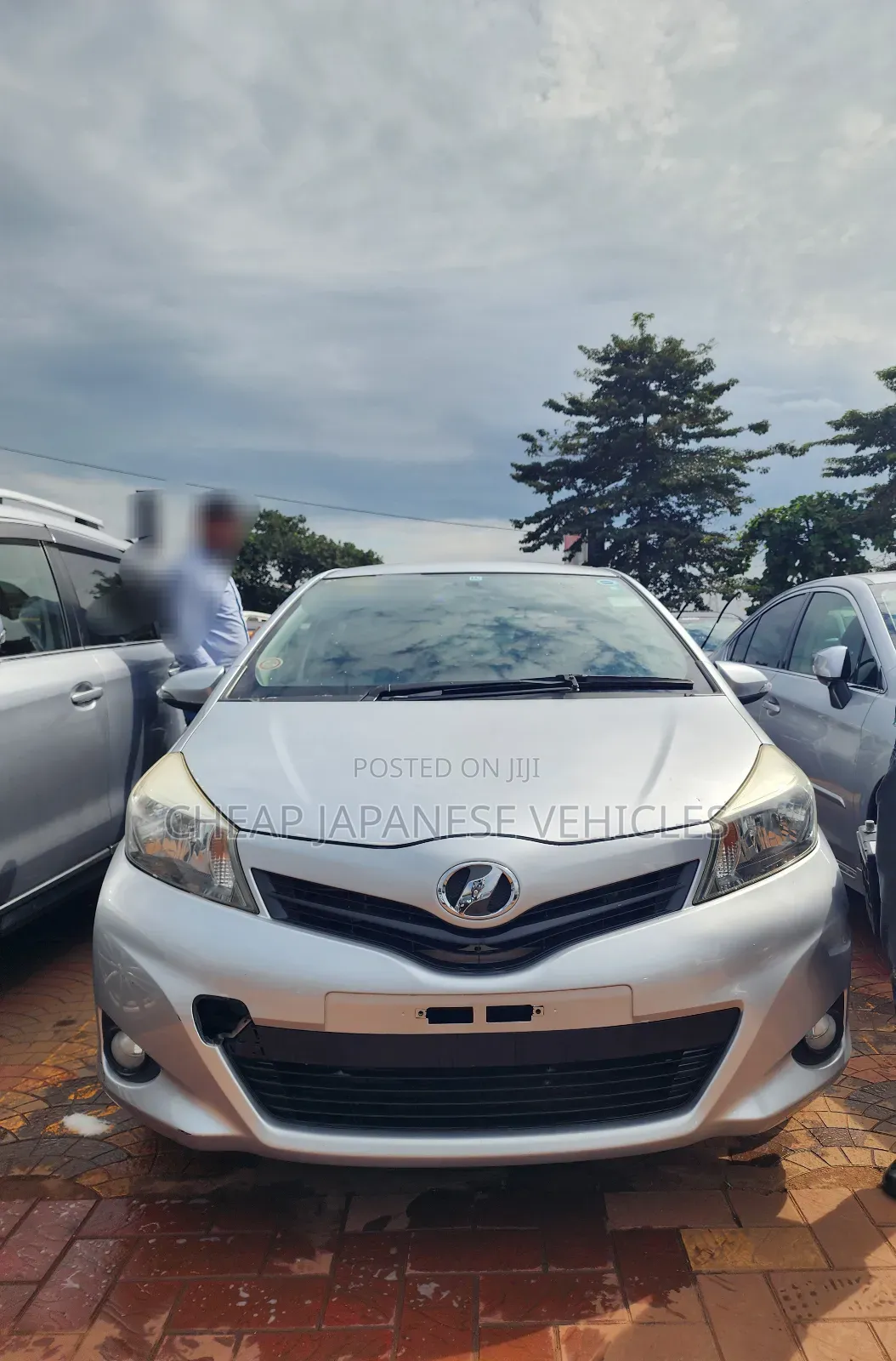 Toyota Vitz 1.3 FWD 5dr 2011 Silver