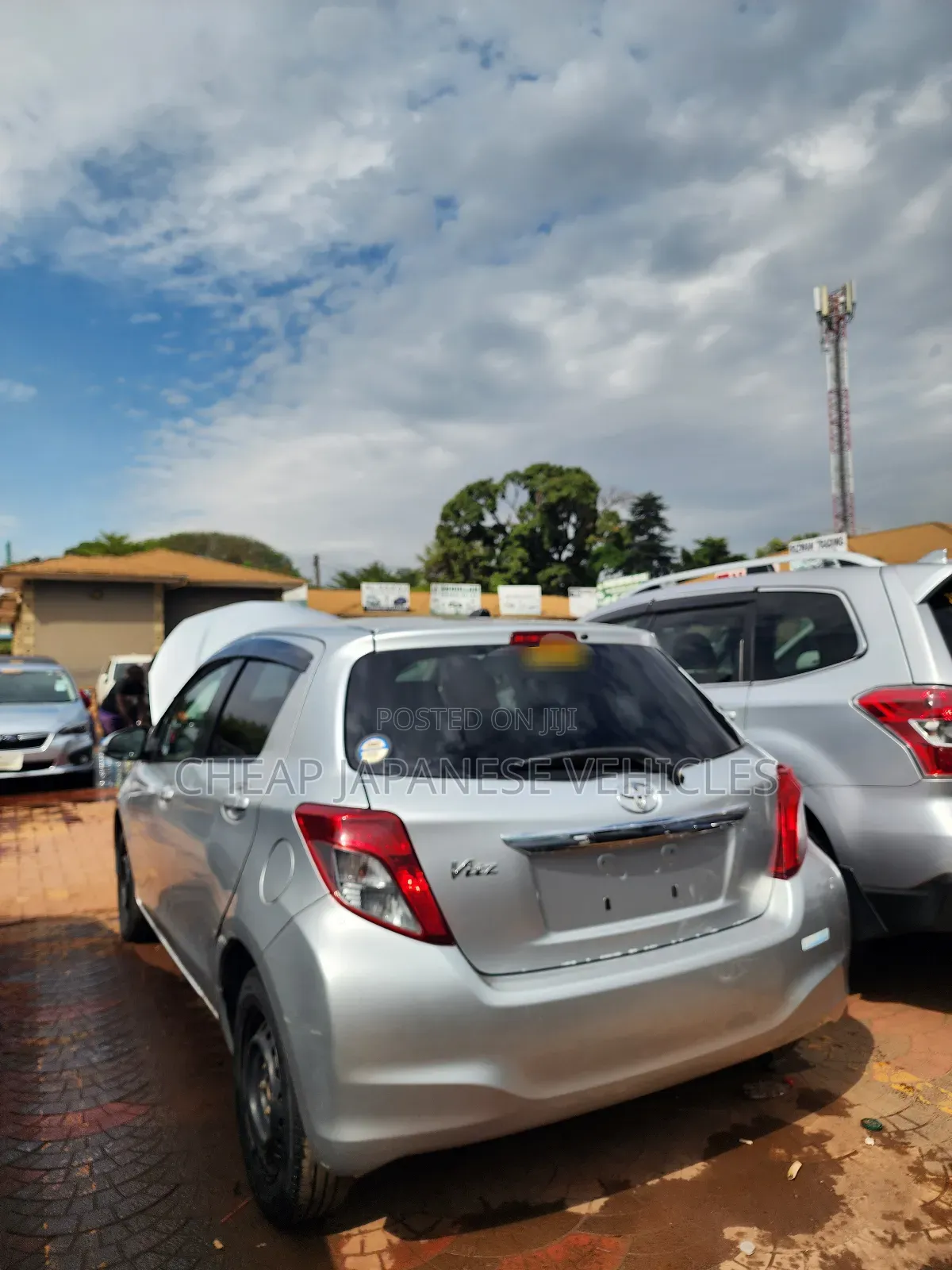 Toyota Vitz 1.3 FWD 5dr 2011 Silver