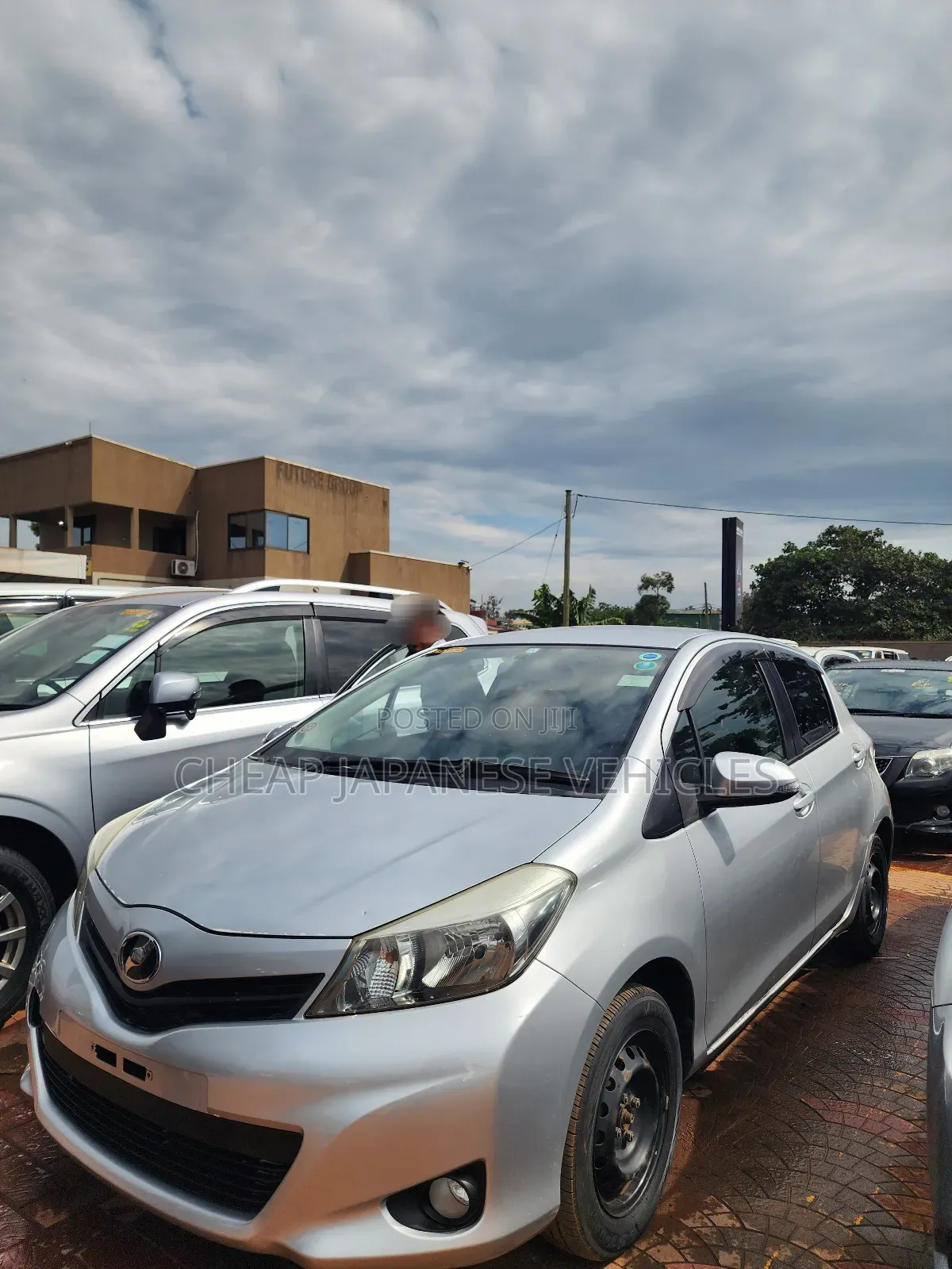 Toyota Vitz 1.3 FWD 5dr 2011 Silver