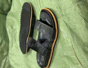 Original Classic Men’S Fendi Double Strap Leather Sandals