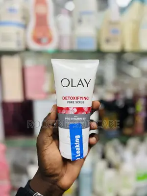 Photo - Olay Regenerist Detoxifying Pore Scrub With Vitamin B5
