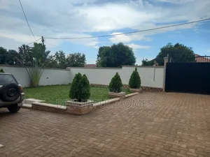 Furnished 4bdrm Villa in Kira for sale