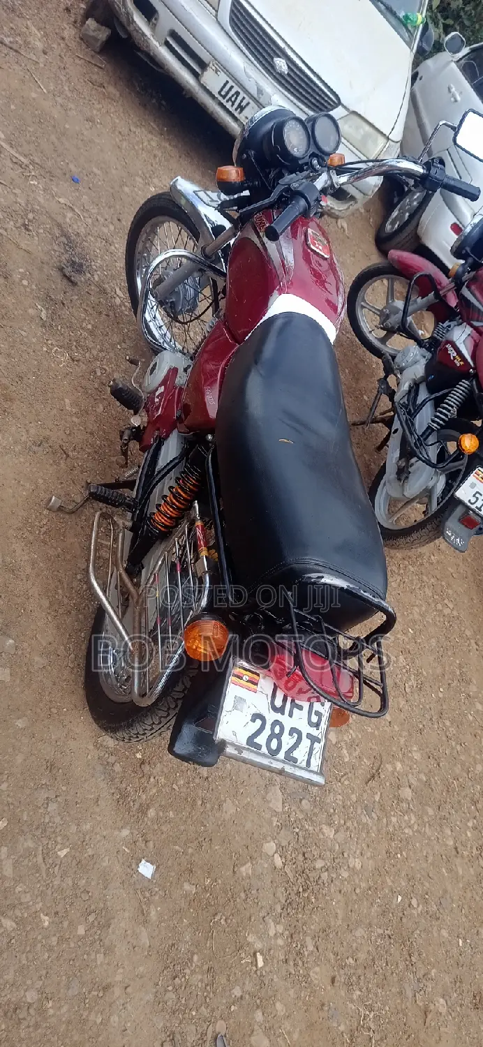 Bajaj Boxer 100 2022 Red