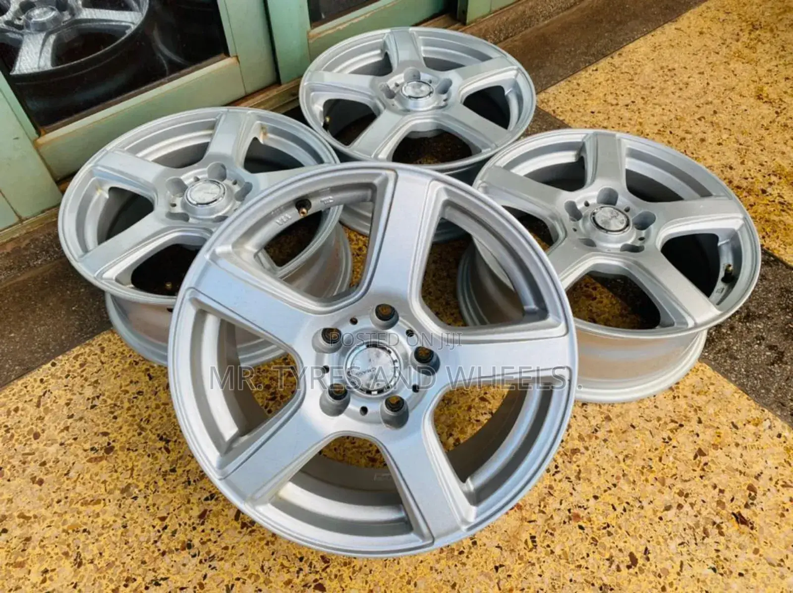 Put Your Money Where You Are Seeing Look at That Set Size 16