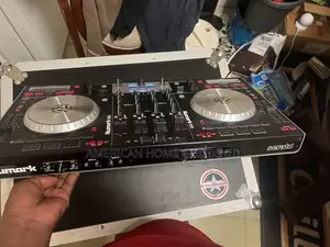 Numark Ns6 Professional Dj Controller in Excellent Condition